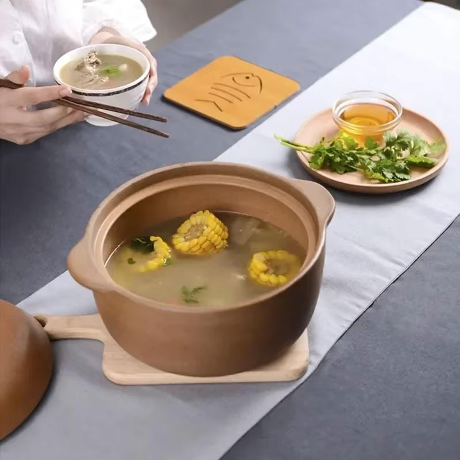 Gliniany garnek do gulaszu – odporne na wysokie temperatury naczynia ceramiczne z pokrywką, idealny do gotowania zupy, gulaszu i owsianki,