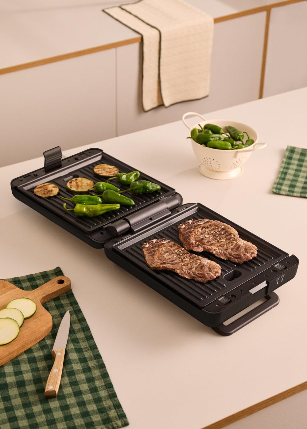 CREATE/STONE STUDIO/Sandwichera grill e waffle quadrupla nero / 3 piastre intercambiabili: Grill, Waffle e Sandwich, antiaderente, apertura 180º, 4 fette, spegnimento automatico, 1600W