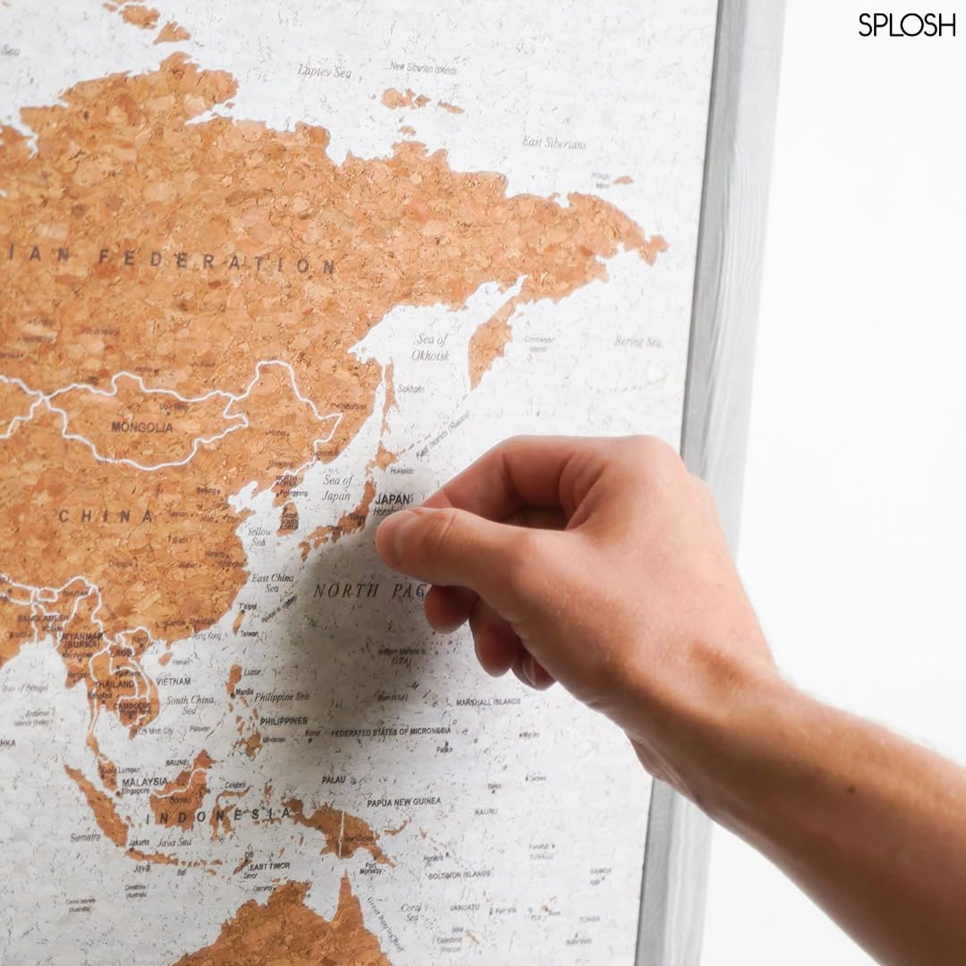 Splosh Mapa de Viaje Enmarcado - Tablero de Chinchetas de Madera Gris Mediano con 100 Chinchetas. Tablero de Corcho para Mapa de Viaje. Mapa del Mundo de Madera, Regalo de Viaje con Mapa de Corcho
