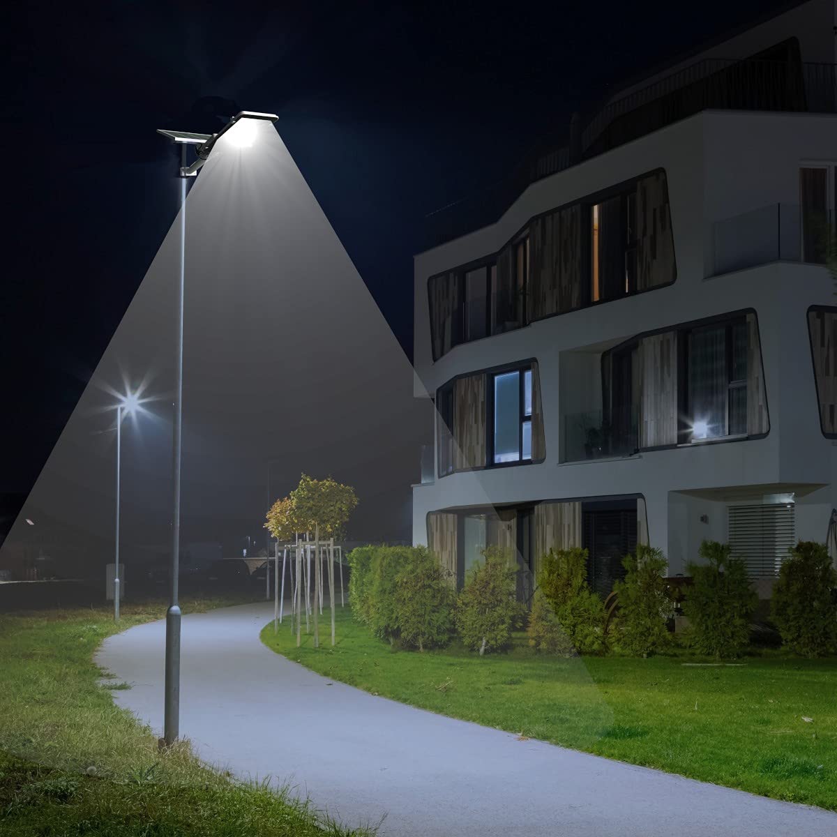 Jandei - Farola Solar Exterior 4000 Lúmenes, Impermeable IP65, Panel Solar y Mando a Distancia, Luz Blanca Fría 6000K, Ideal para Jardín, Patio, Camino y Muro