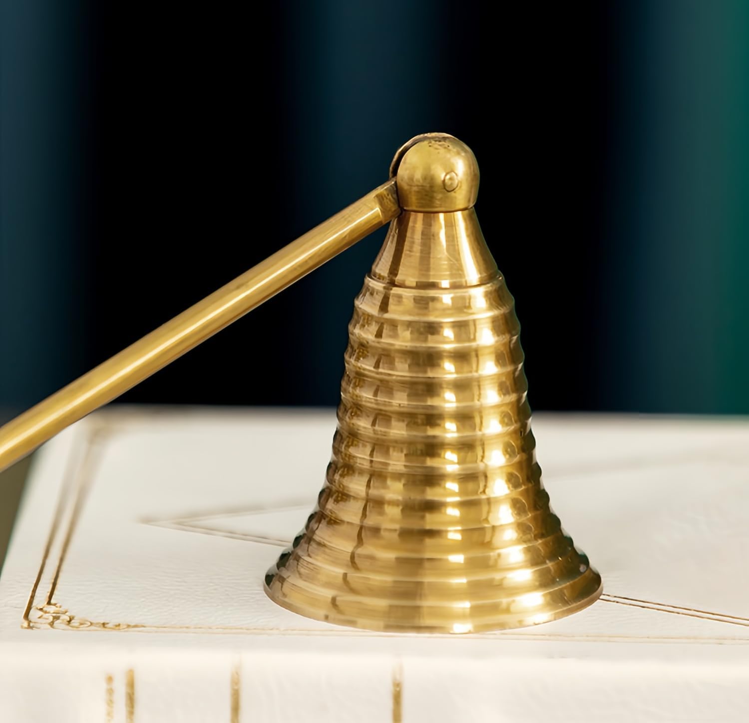 Vintage Style Brass Candle Snuffer Long Handle,Bell-Shaped Wick Extinguisher,Wick Flame Snuffer, Candle Accessory for Putting Out Candle Flame Safely (Gold 1)