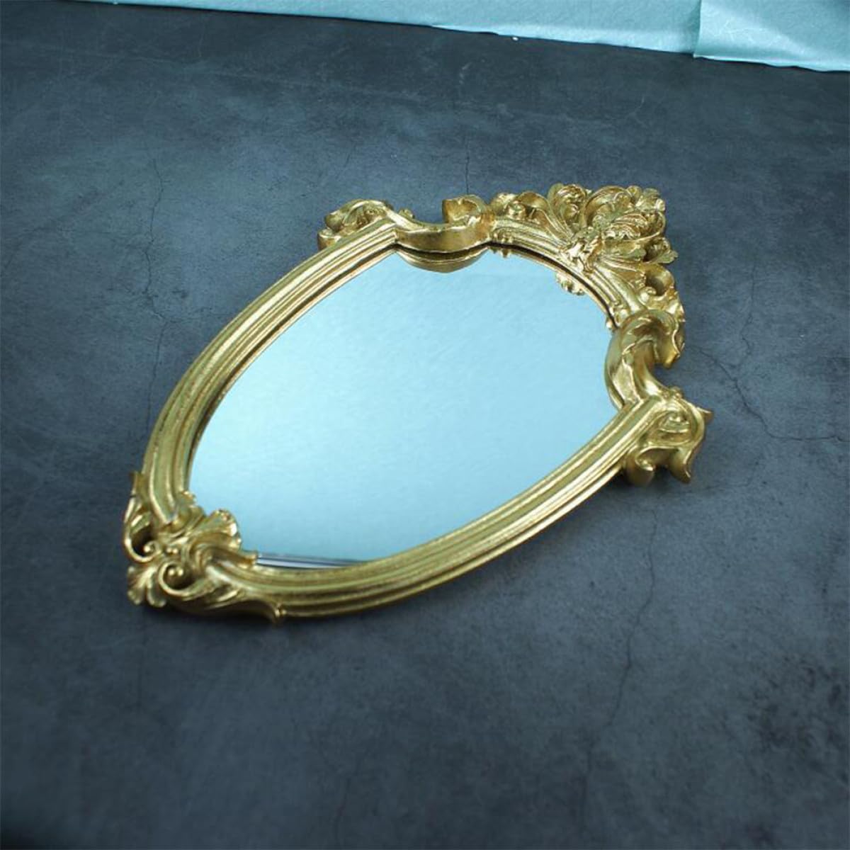 Wandspiegel Retro Stil Dekorativer mit Goldfarbenem Rahmen aus Glas Geruchsfrei und Verschleißfest als Wandbehang Dekoration im Wohnzimmer oder Schlafzimmer