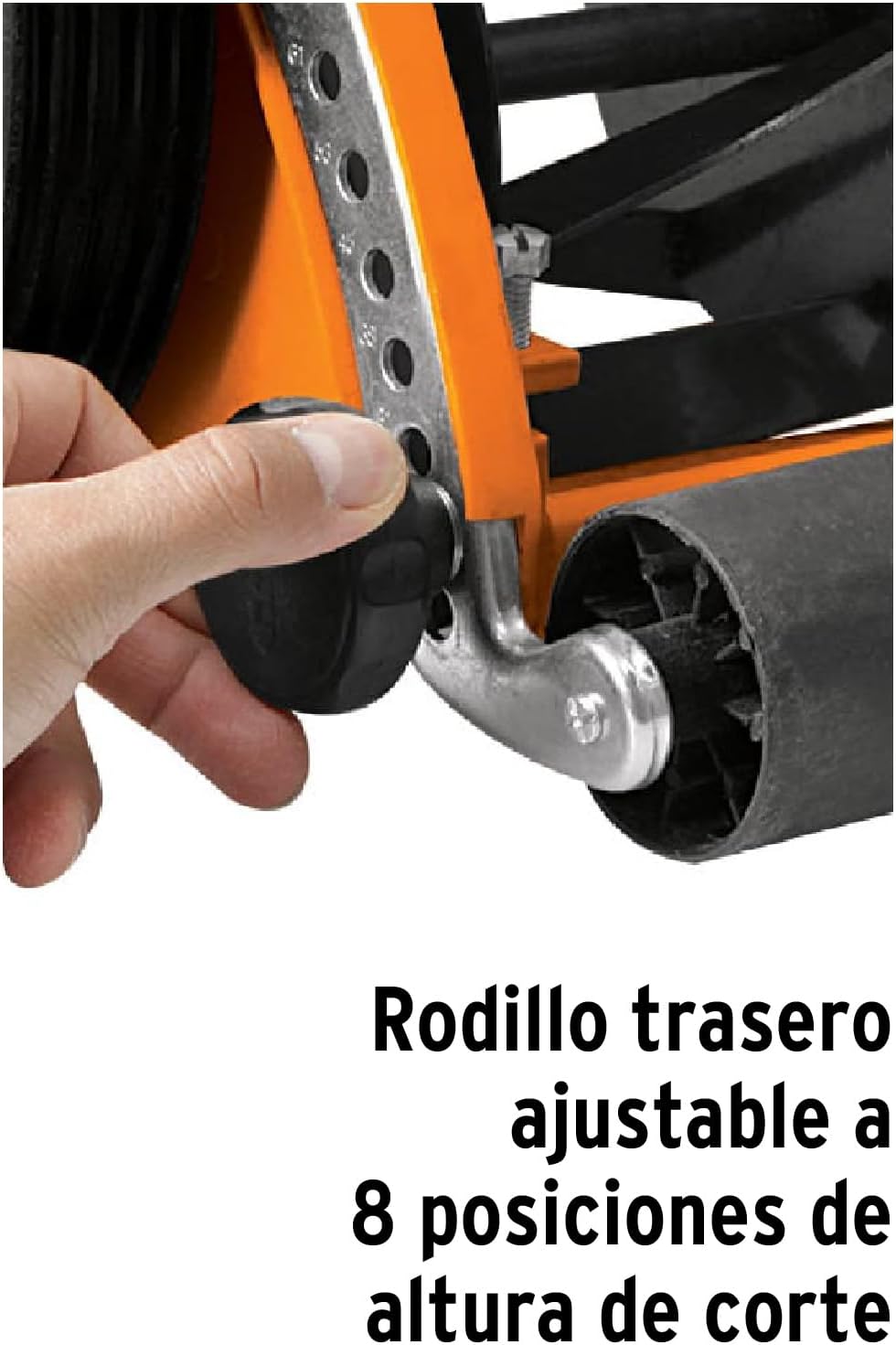 Close-up of a hand adjusting the rear roller of the Truper POMA-15 lawn mower to one of its 8 height positions.