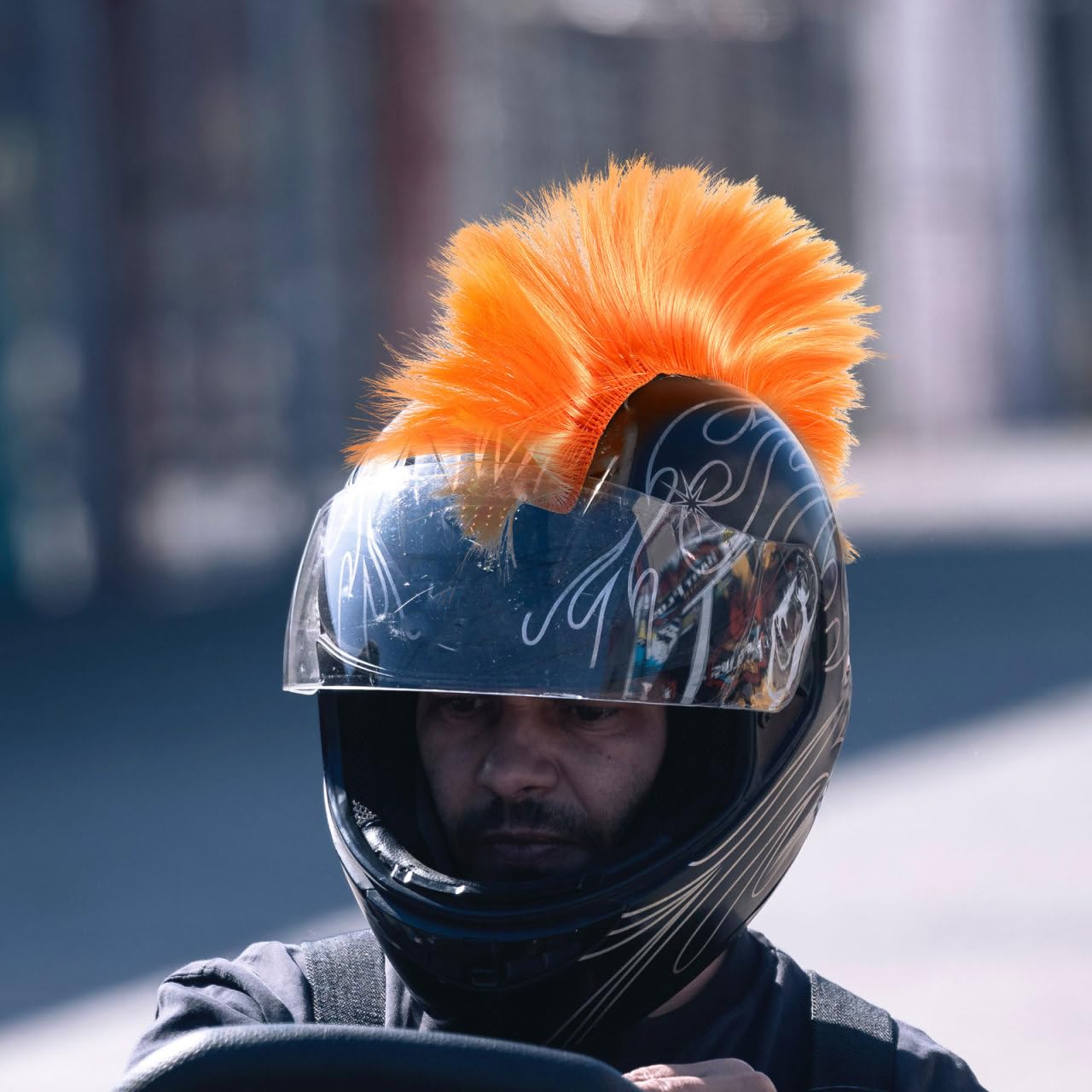 Casco de moto con peluca decorativa para motocicleta