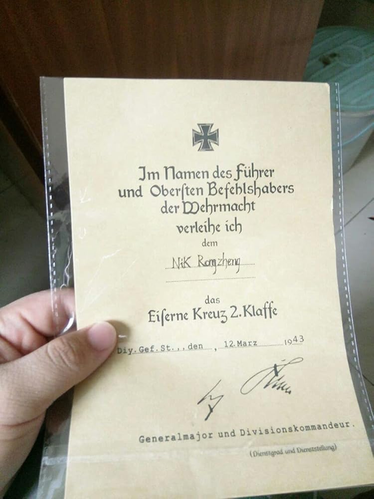 Amazon.co.jp: WW2 ドイツ軍 柏葉・剣付騎士鉄十字勲章 艶有 精密複製