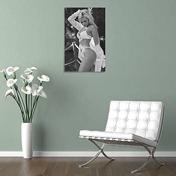 アメリカセクシーポスターです。フレーム付きこの商品は、品切れの貴重なポスターです Amazon.co.jp: セクシーポスター アダルトポスター セクシーな美