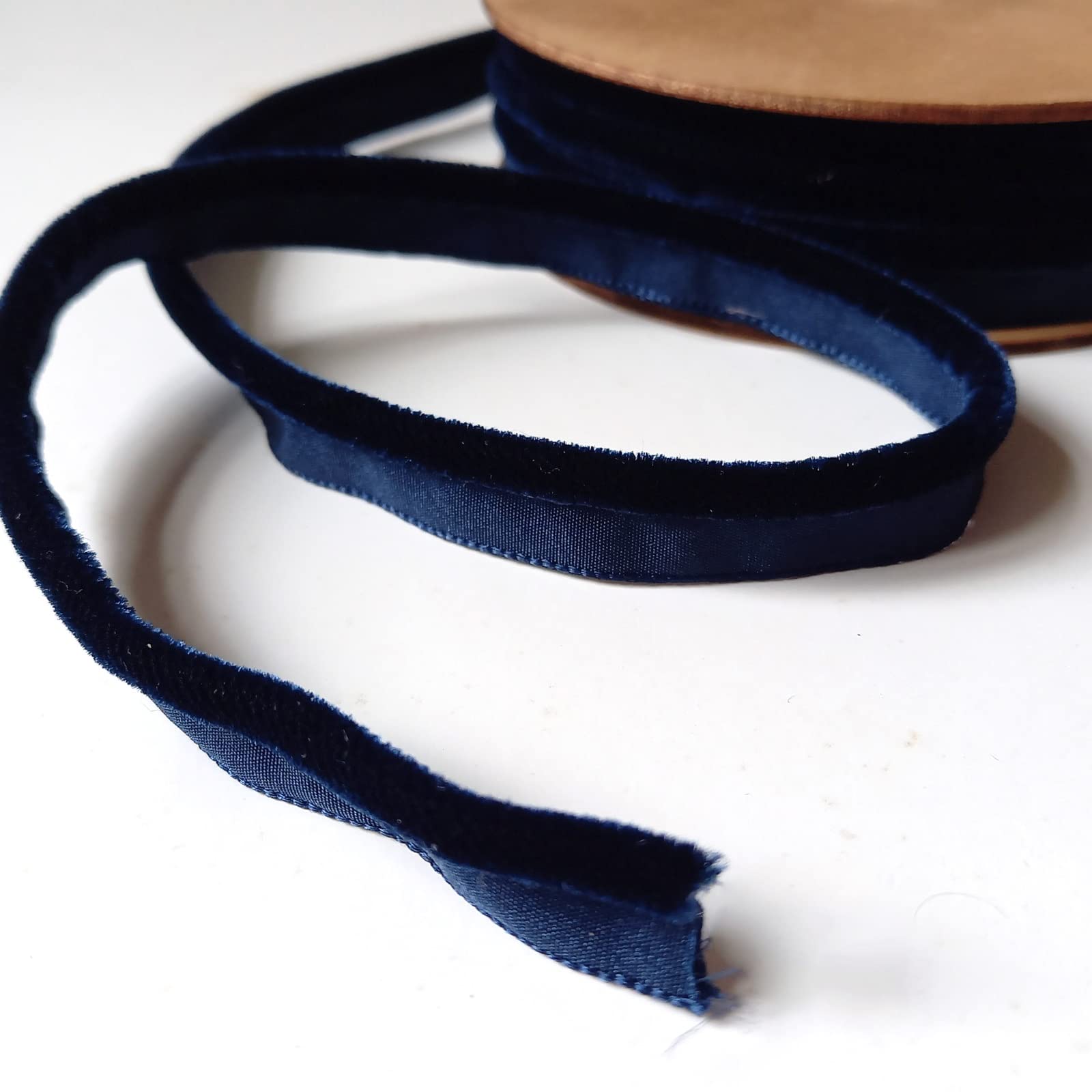 On Trend Fabrics Velvet Insert Piping Cord 5mm Diameter – Sold by The metre (Navy) — image 1