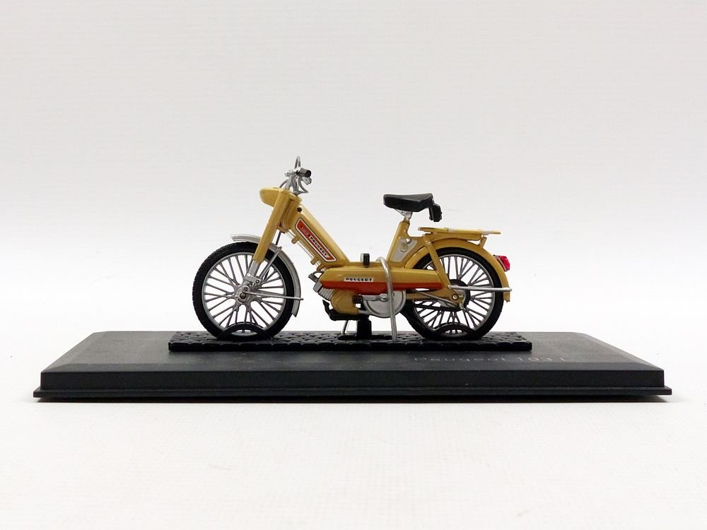 Norev Modellmotorrad Peugeot 103 L (1972) - Maßstab 1:18, Detailgetreues Druckguss-Modell