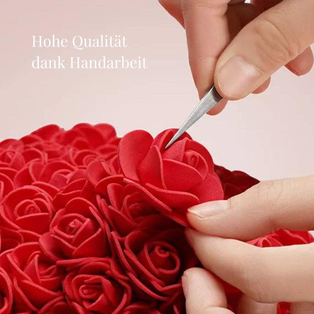 Infinity® Rosenbär Rosa 40 cm mit Herz – Handgefertigter Bär mit Geschenkbox & über 600 duftenden 3D-Rosen – Geschenk für Frauen, Geburtstag oder Jahrestag