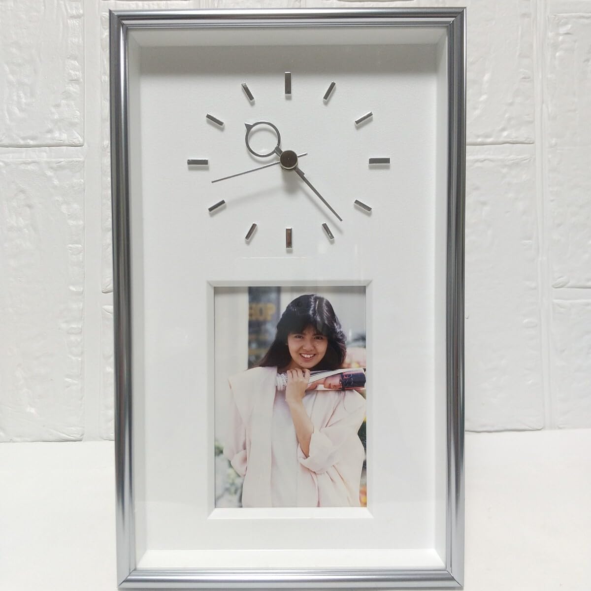 Amazon.co.jp: 南野陽子 懸賞品 写真 時計 アルミ フジカラー