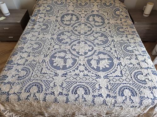 Maestoso copriletto con ricamo Burano interamente a mano