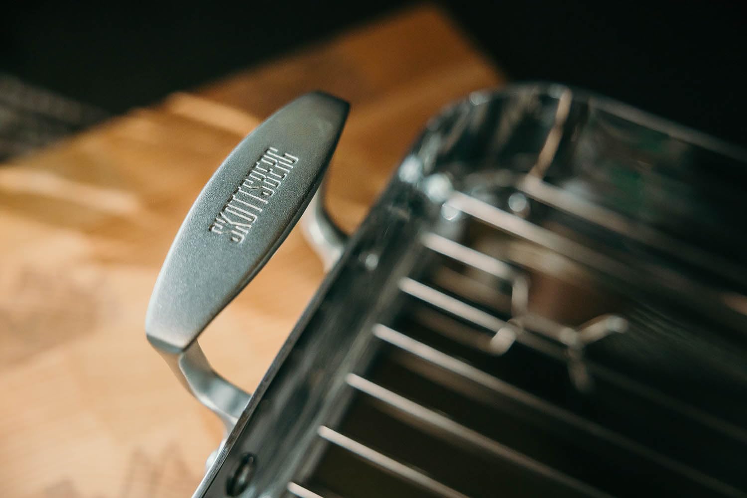 SKOTTSBERG Edelstahl Bräter mit Rost - 35x25 cm – PFAS‑frei, spülmaschinenfest - für Induktion, Gas, Ceran & Backofen