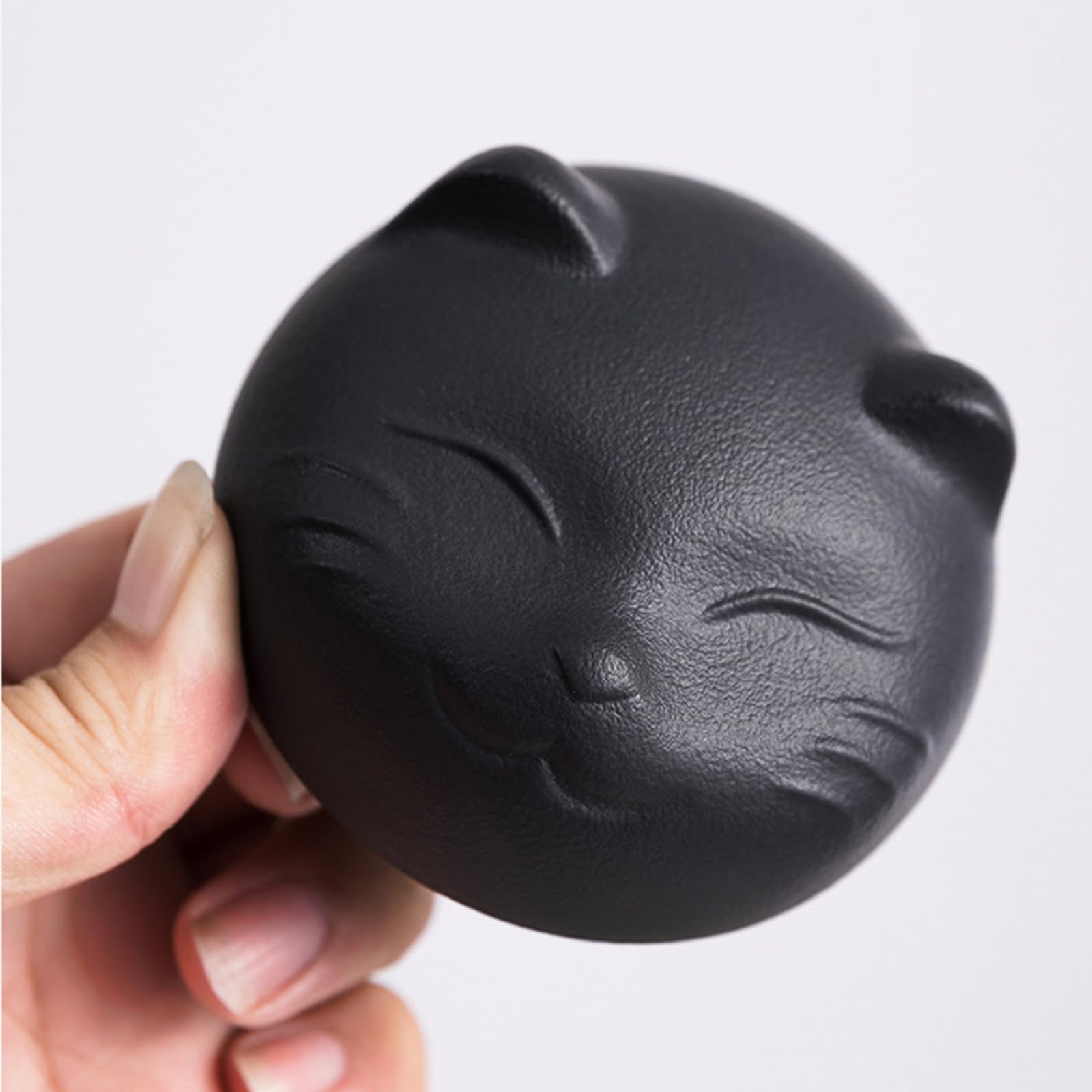 Tasse à thé en céramique avec infuseur et couvercle, 400 ml, motif chat porte-bonheur pour infusion de feuilles mobiles, convient pour la maison et le bureau (noir)