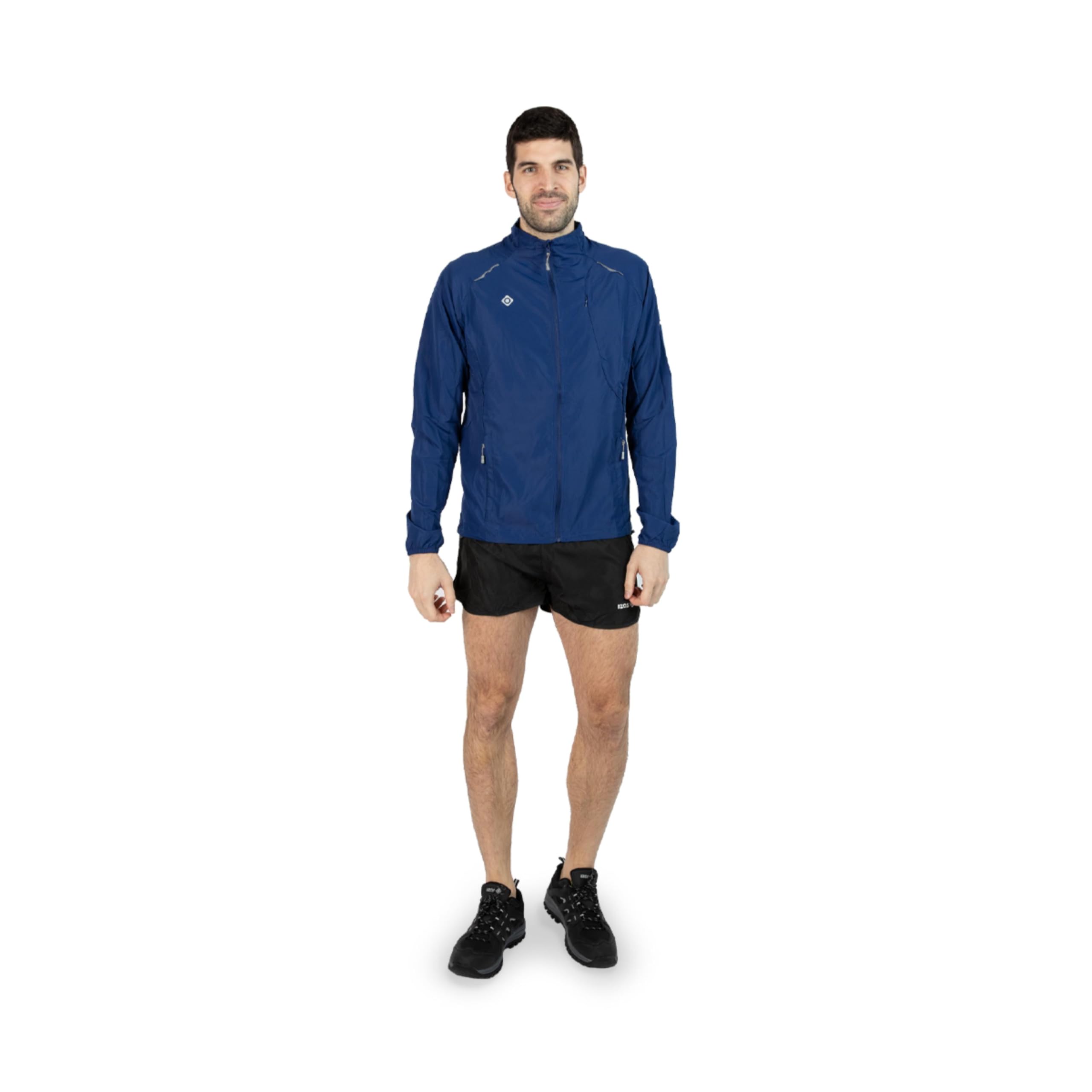 Izas Brezel Chaqueta Ligera Hombre Running Trekking AWPS DRY Coolspeed Corte Ajustado Mangas Anatómicas Ventilación Reflectantes