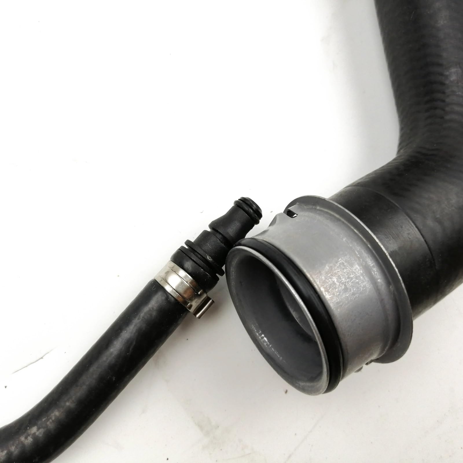 Manguito desbordamiento radiador Compatible con Benz para E250 E300 E350 Manguera De Goma para Radiador, Conexión del Tanque De Agua, 2125011382
