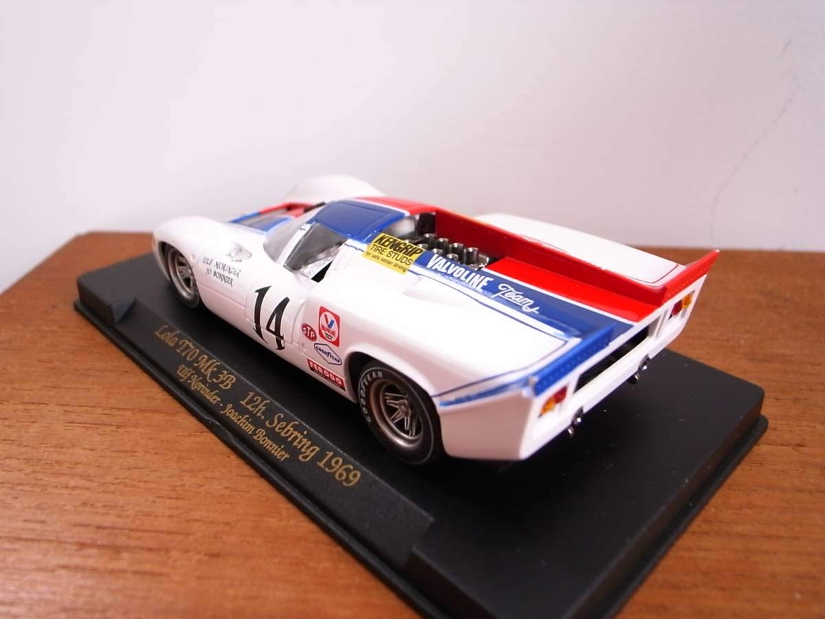 Carrera Digital 124 Lola T70 MK3B "12h de Sebring 1970 N°27 - CARRERA