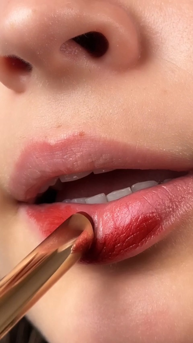 Estée Lauder Pure Colour Explicit Long-Lasting Slick Shine Slim
