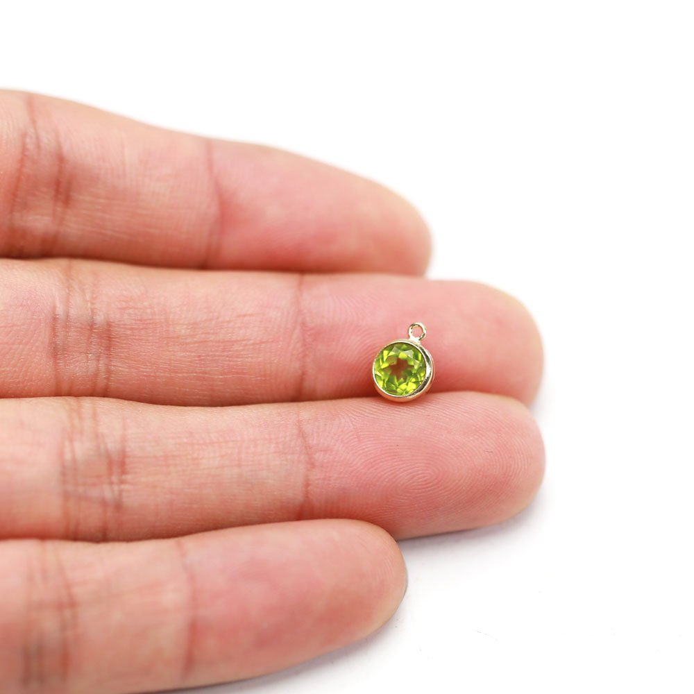 492/14kgfたっぷりペリドットのシャンデリアチャーム 492/14kgfたっぷりペリドットのシャンデリアチャーム アクセサリー