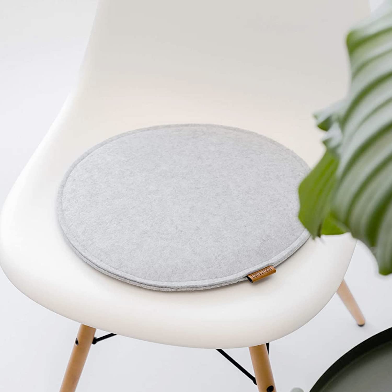 Miqio Design Filz Sitzkissen Rund mit Antirutschnoppen | 35cm | 4er-Set | Indoor und Outdoor | Nachhaltig aus recycelten PET Flaschen | Waschbare Stuhlkissen rutschfest | beige