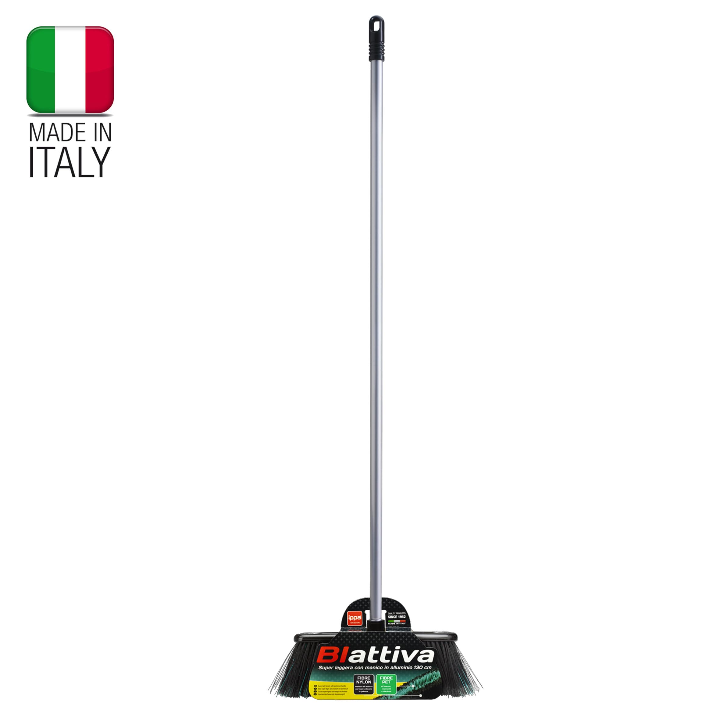 Scopa biattiva per interni. Manico in alluminio. Doppia setola. Altezza totale 140 cm. Superleggera. 100% made in Italy.
