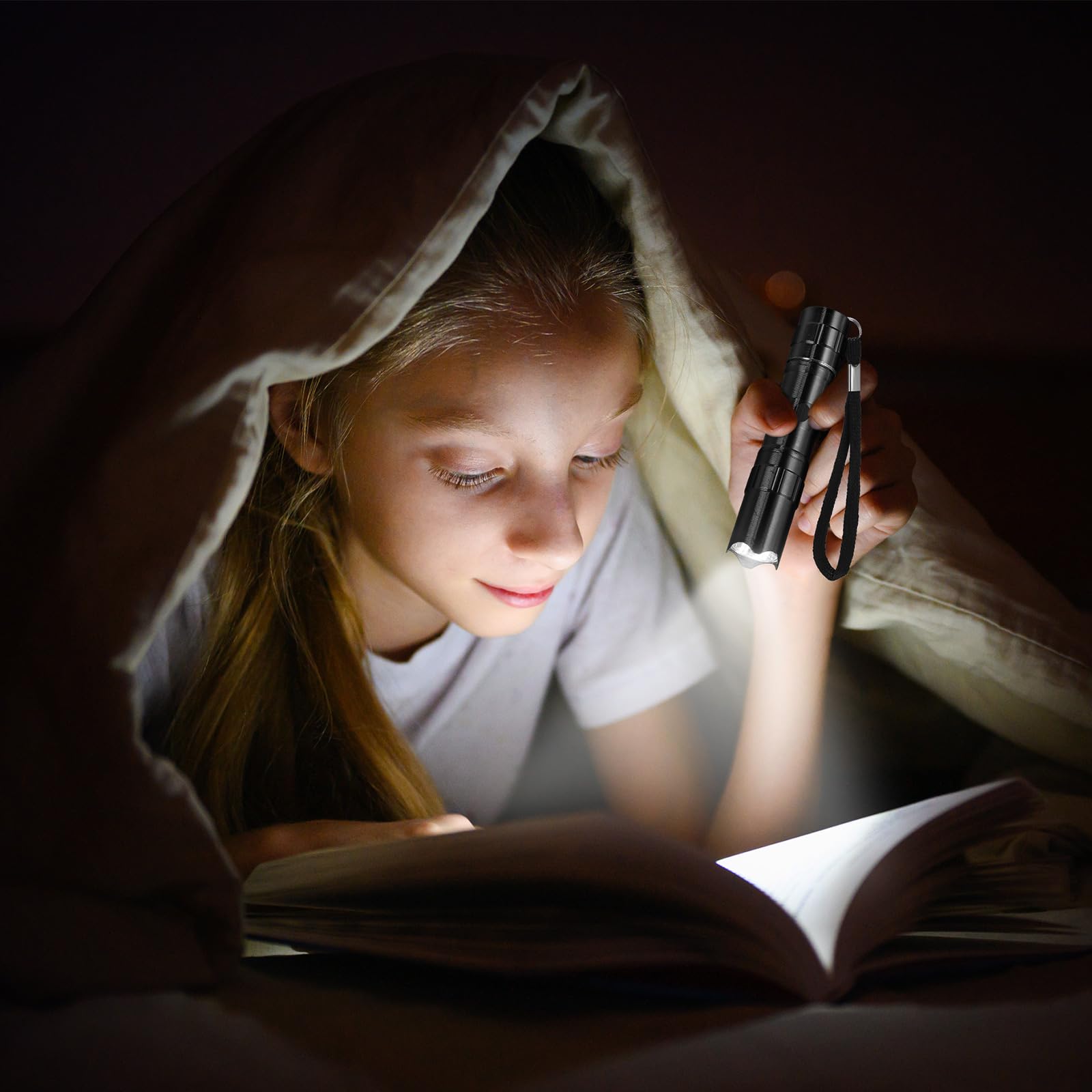 Tujoe 36 mini linternas LED de aluminio brillante a granel con cordón, pequeñas linternas LED para lectura nocturna, emergencia, huracán, camping, senderismo, recuerdos de fiesta (negro)