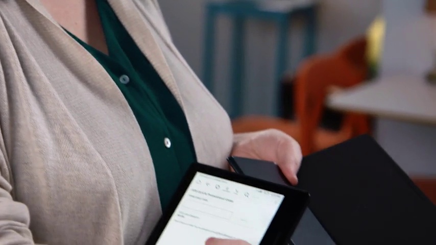 Watch Introducing Kindle Oasis on Amazon Live