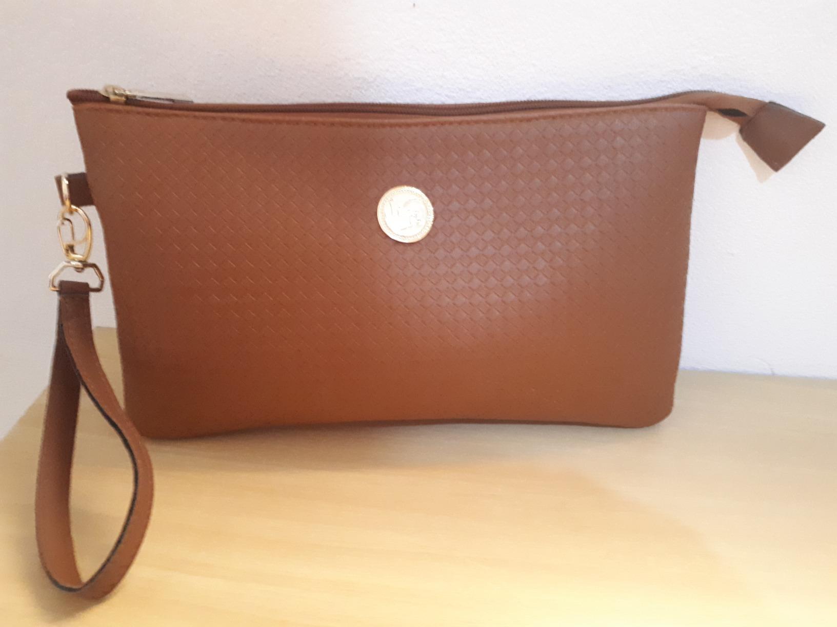 Kit Bolsa Feminina Tipo Sacola + Necessaire Willibags