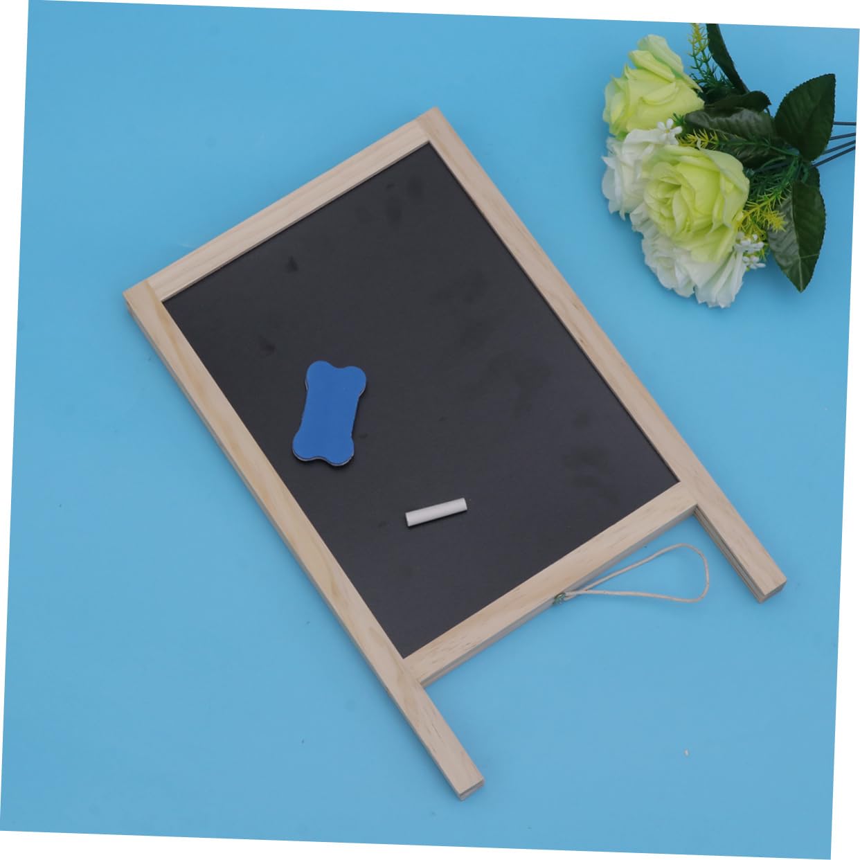 Tableau Noir Double Face 25 X 40 Cm sur Chevalet Bois Trépied Support Stable pour Comptoir de Bar et Garçon et Filles Usage Bureau Scolaire Couleur Aléatoire