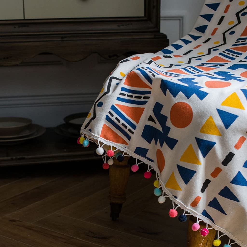 Rideau de fenêtre à motif géométrique avec pompons colorés