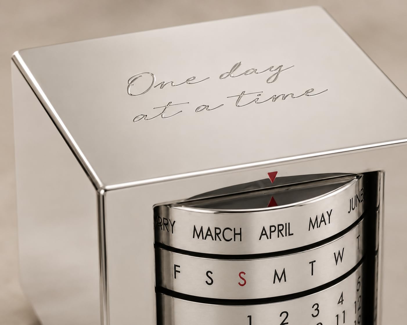 BAG&BONES Calendario perpetuo da tavolo, accessorio da scrivania personalizzato inciso, scultura minimale per la casa, per mensole, console o ufficio, regalo premuroso