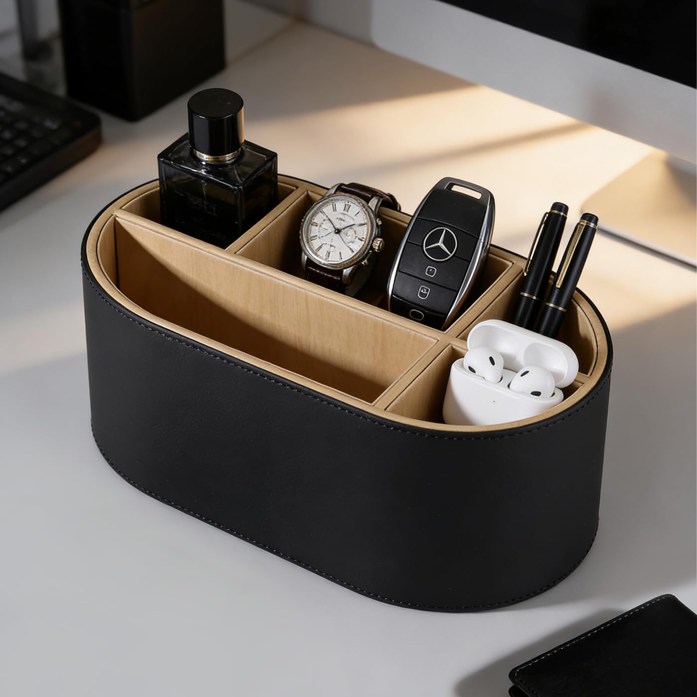 KINGFOM Schreibtisch Organizer aus Leder, Stiftehalter mit 5 Fächern, Ovaler Büro Organizer für Stifte, Fernbedienung & Zubehör, Schwarz, für Büro & Home Office (Schwarz)