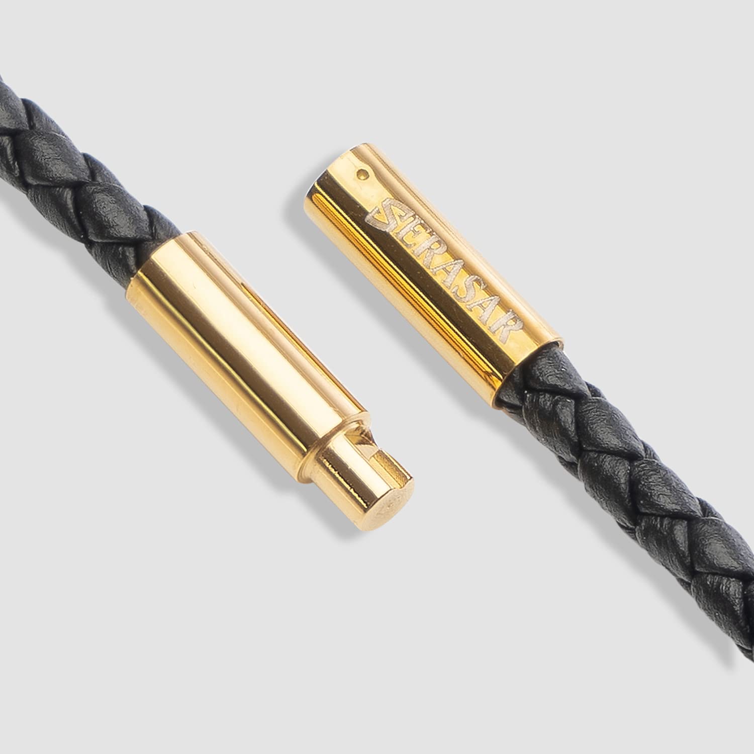 SERASAR Collier en Cuir Premium pour Hommes | Pendentif en Acier Inoxydable | Fermoir Sécurisé | Trois Couleurs | Boîte à Bijoux Inclus