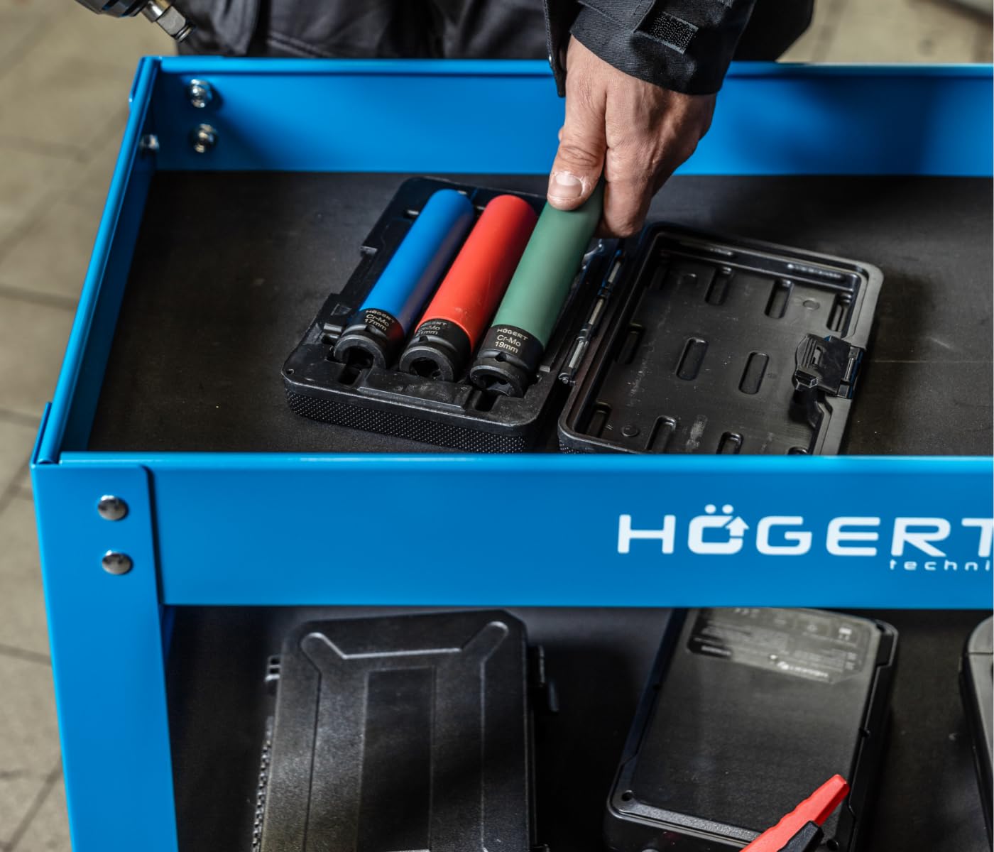 Högert Technik - Servante d'atelier à 3 étages | Capacité de Charge : 110 kg | avec 4 Roues en PVC | 3 Niveaux d'une Surface de 730 x 384 x 80 mm | Armoires à Outils