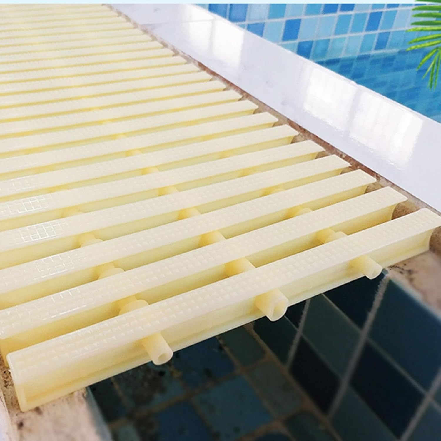 Genérico Rejilla de Drenaje para Piscinas, Cubiertas de plástico ABS Resistentes a los Rayos UV, Filtro de desbordamiento de canaleta, 20x100 cm, Paquete de 8 Rejillas de Drenaje para la Seguridad de