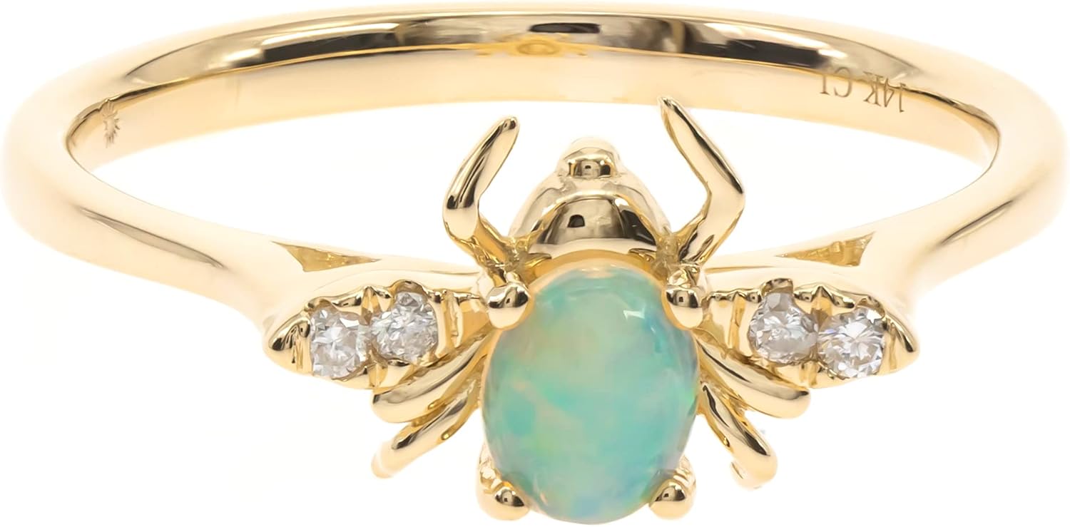 Gin and Grace en colaboración con la colección Smithsonian Museum presenta un alegre anillo de abeja de ópalo etíopano en oro amarillo de 14