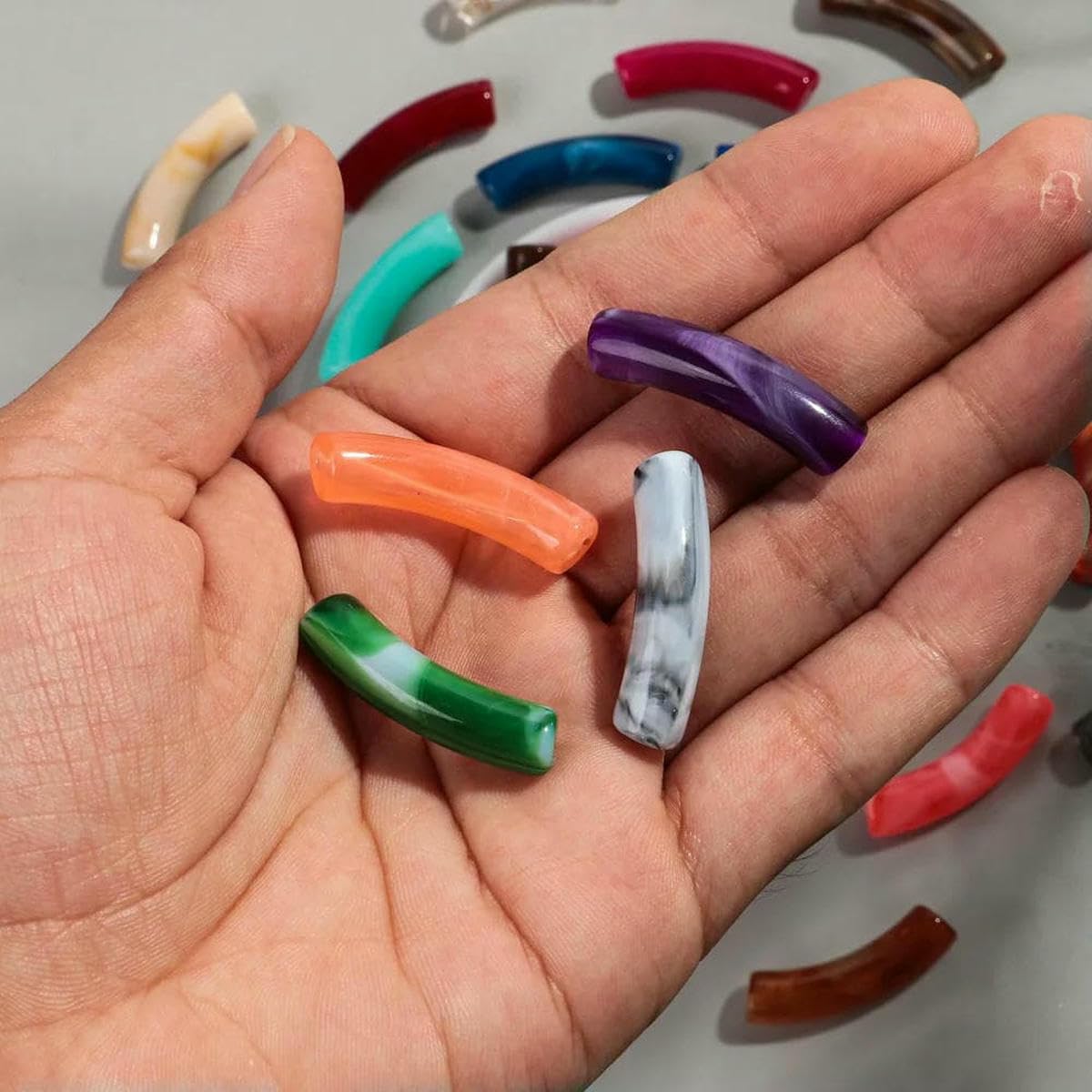 Koraliki szklane, Przekładka, 20 szt. Akrylowa 8mm cienka dwukolorowa żywica wygięta rura luźny koralik dla DIY bransoletka naszyjnik biżuteria akcesoria(Light grey)