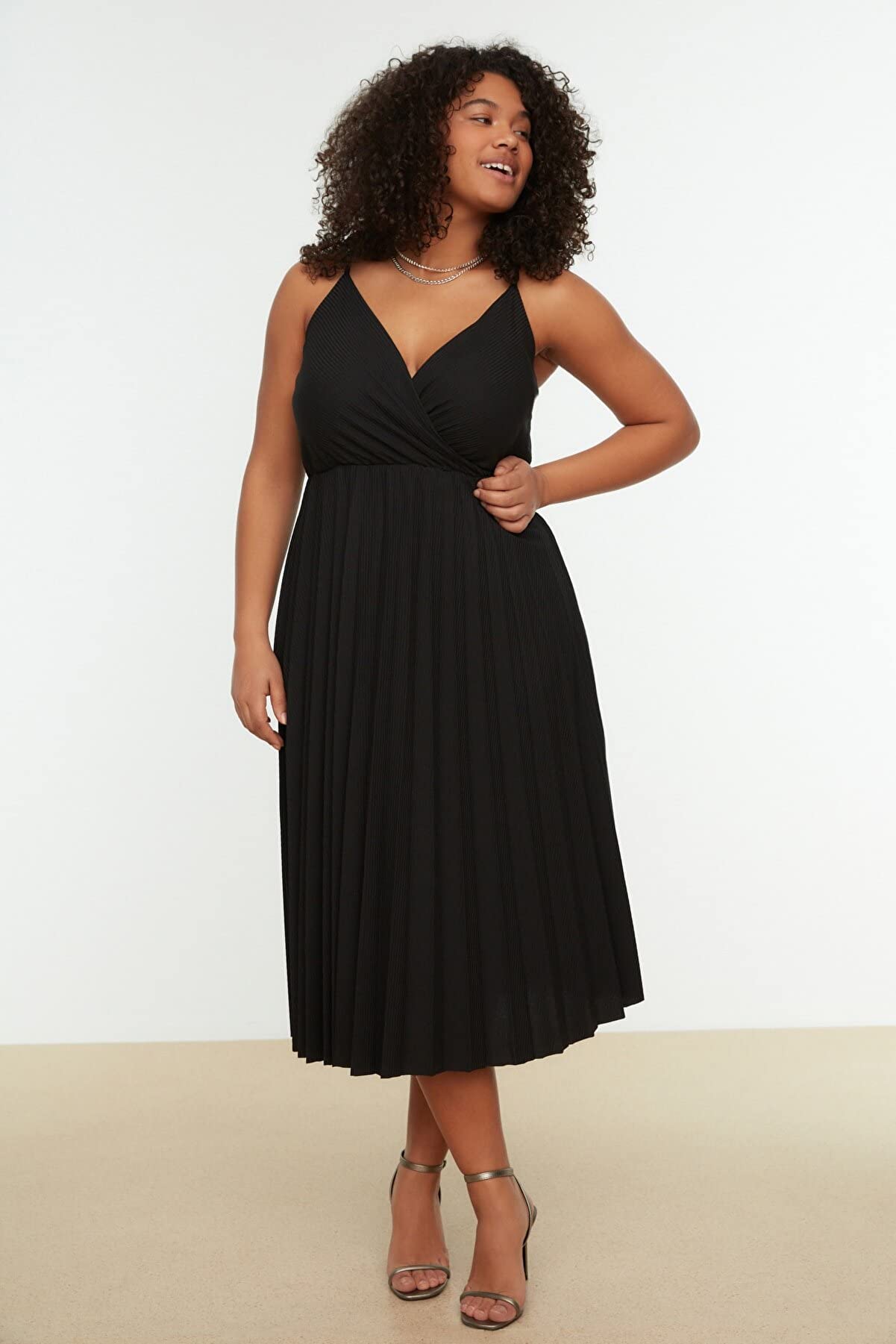 Trendyol Robe Midi Standard Grande Taille Robe Femme (Lot de 1)