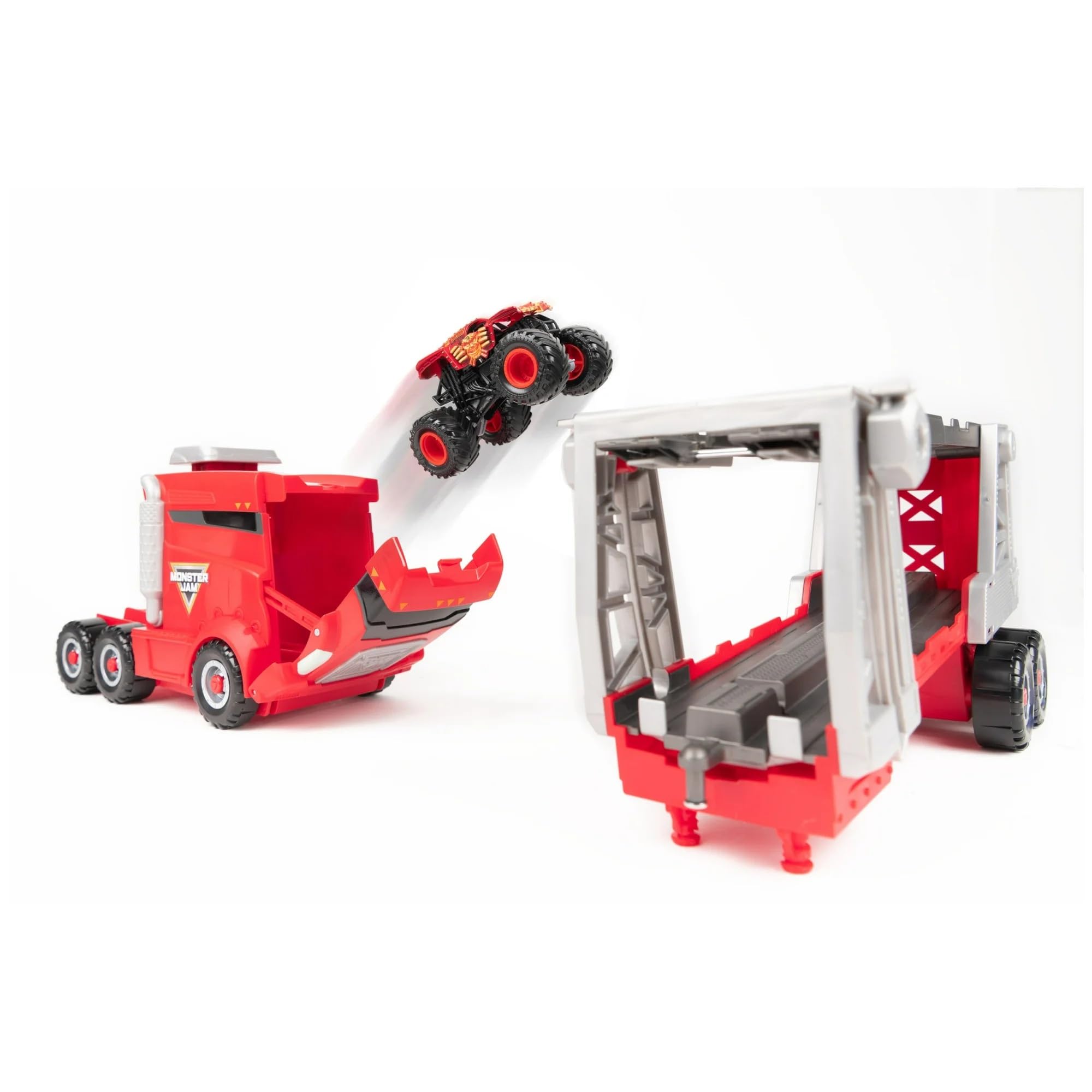Monster Jam Set da gioco Launch & Go Hauler con esclusivo camion Max-D, trasporta fino a 8 Monster Truck, funzione Slam Launch, True Metal scala 1:64, giocattolo ufficiale per bambini dai 3 anni in su