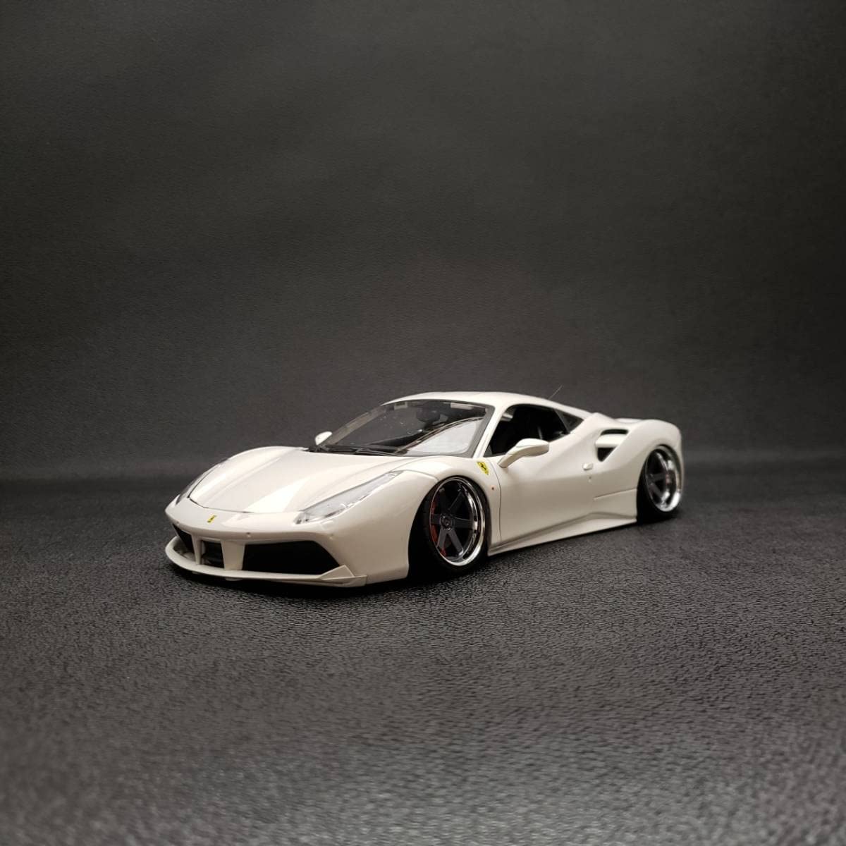 1/18　フェラーリ　488 GTB Ferrari　カスタム Amazon.co.jp: 1/18 フェラーリ Ferrari 488 GTB カスタム