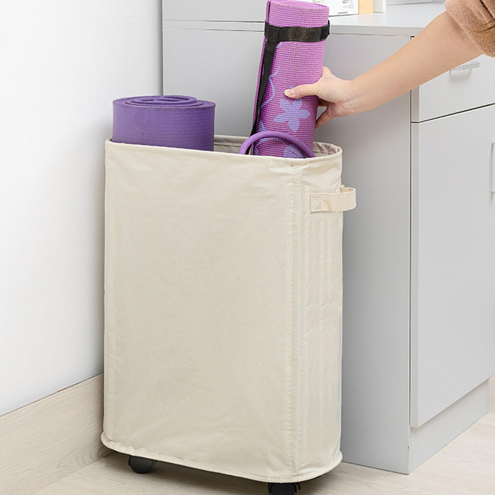 Fdit Yogamattenhalter Korb Yoga Matten Lagerkorb Yoga Matten Organizer mit Rädern für Heimatkugel Decken Handtücher Sportgeräte