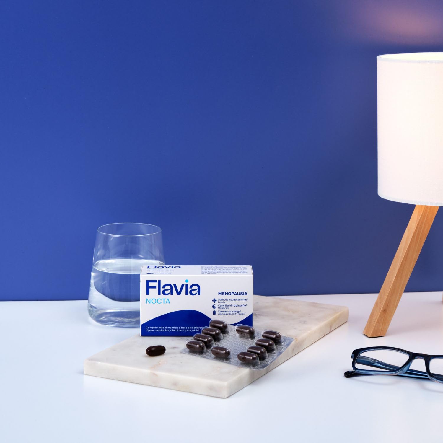 FLAVIA Nocta 30 Comprimidos, Alivia los Síntomas de la Menopausia, con Isoflavonas de Soja y Melatonina, Mejora el Sueño, Bienestar de los Huesos, Disminuye Cansancio y Fatiga, con Estudios Clínicos