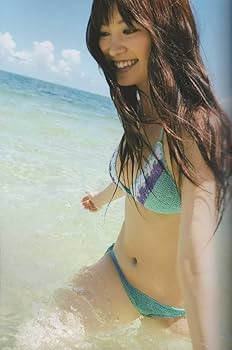 AKB48 小嶋陽菜 生写真 セット こじはる AKB小嶋陽菜、セーラームーン下着姿で胸の谷間あらわに