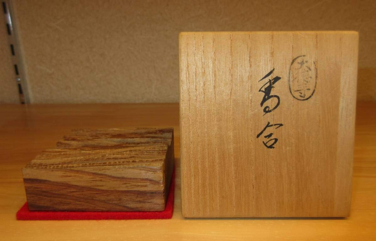 大徳寺 唐櫃香合 茶道具 共箱 - メルカリ 茶道具 大徳寺山門古材 割香合