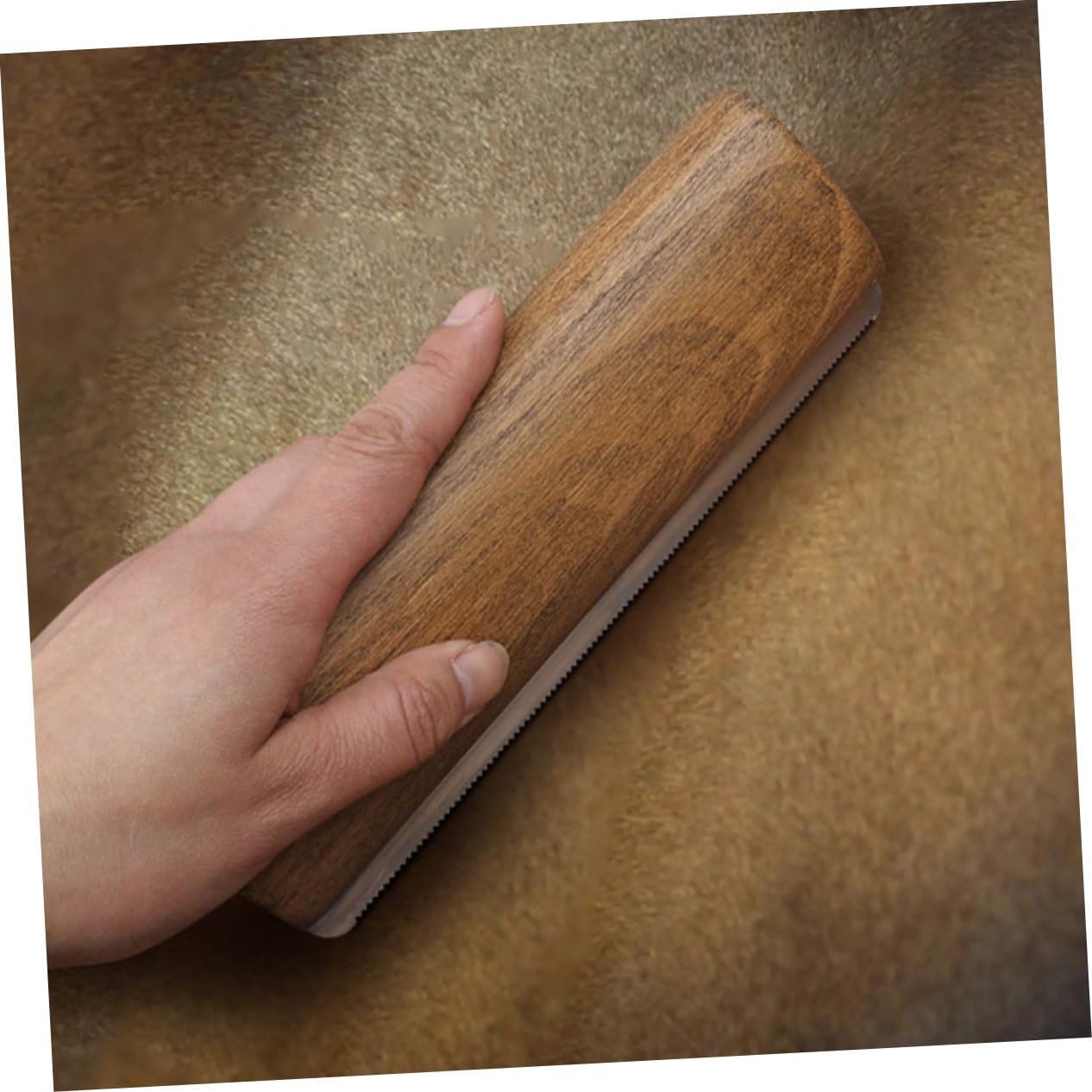 Cepillo Raspador para Limpieza de Caballos Diseño Ergonómico, Madera y Metal, Herramienta Fácil de Usar para Quitar Pelo Suelto y Sudor