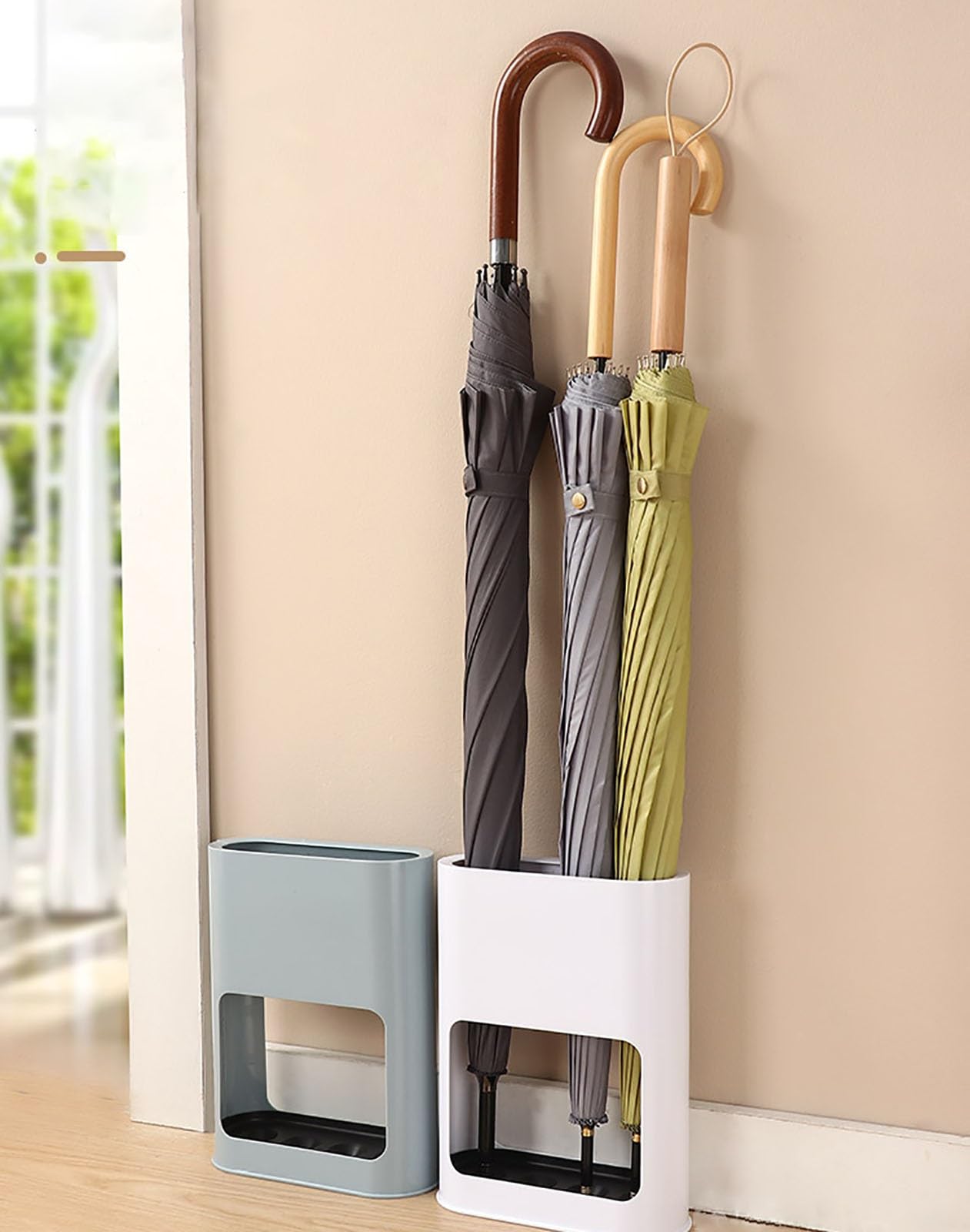 Schirmständer mit Abtropfschale, Schirmhalter aus Kunststoff, zum Aufbewahren von 4 Schirmen, für Büro, Haus, Flache Küche, Einkaufszentrum (Farbe: Weiß)