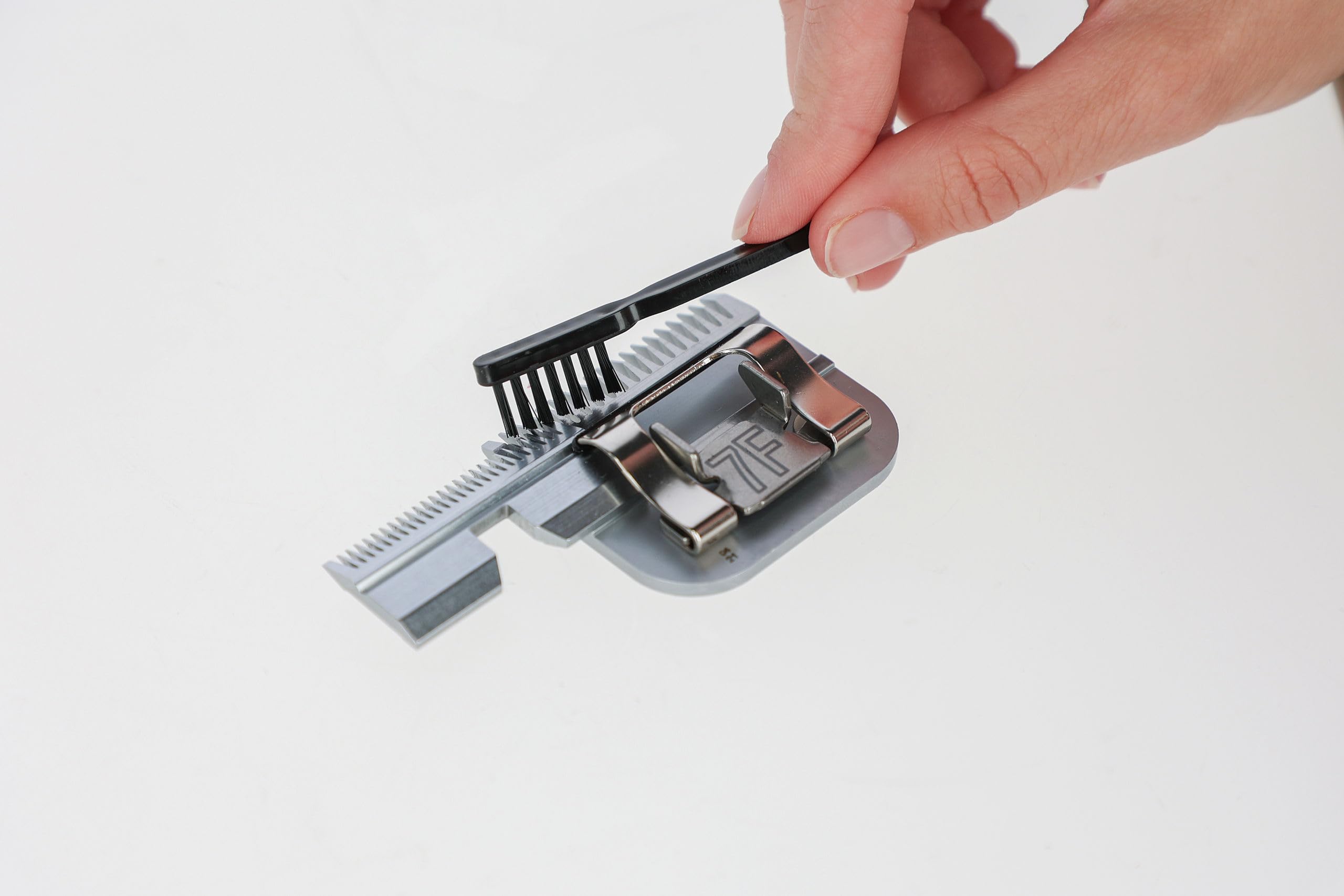 Aesculap Testina SnapOn, Lama per tosatura, Misura 7 F, Acciaio al carbonio, Altezza di taglio 3,2mm, Larghezza di tosatura 40mm, per tutte le macchine SnapOn, Made in Germany