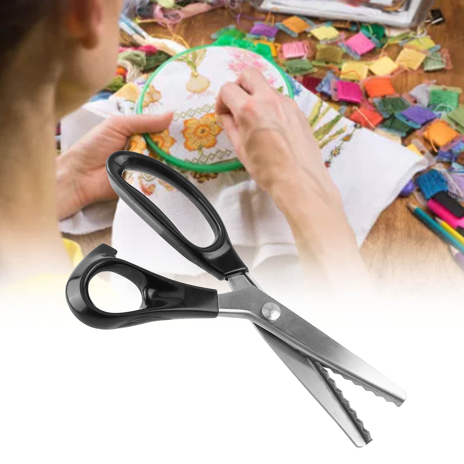 Kleermaker, Schaar En Naald Met Een Draad, Embleemontwerp Het Naaien Handwerk Kleding Gebied Van De Diensten Vectorontwerp Image124432279