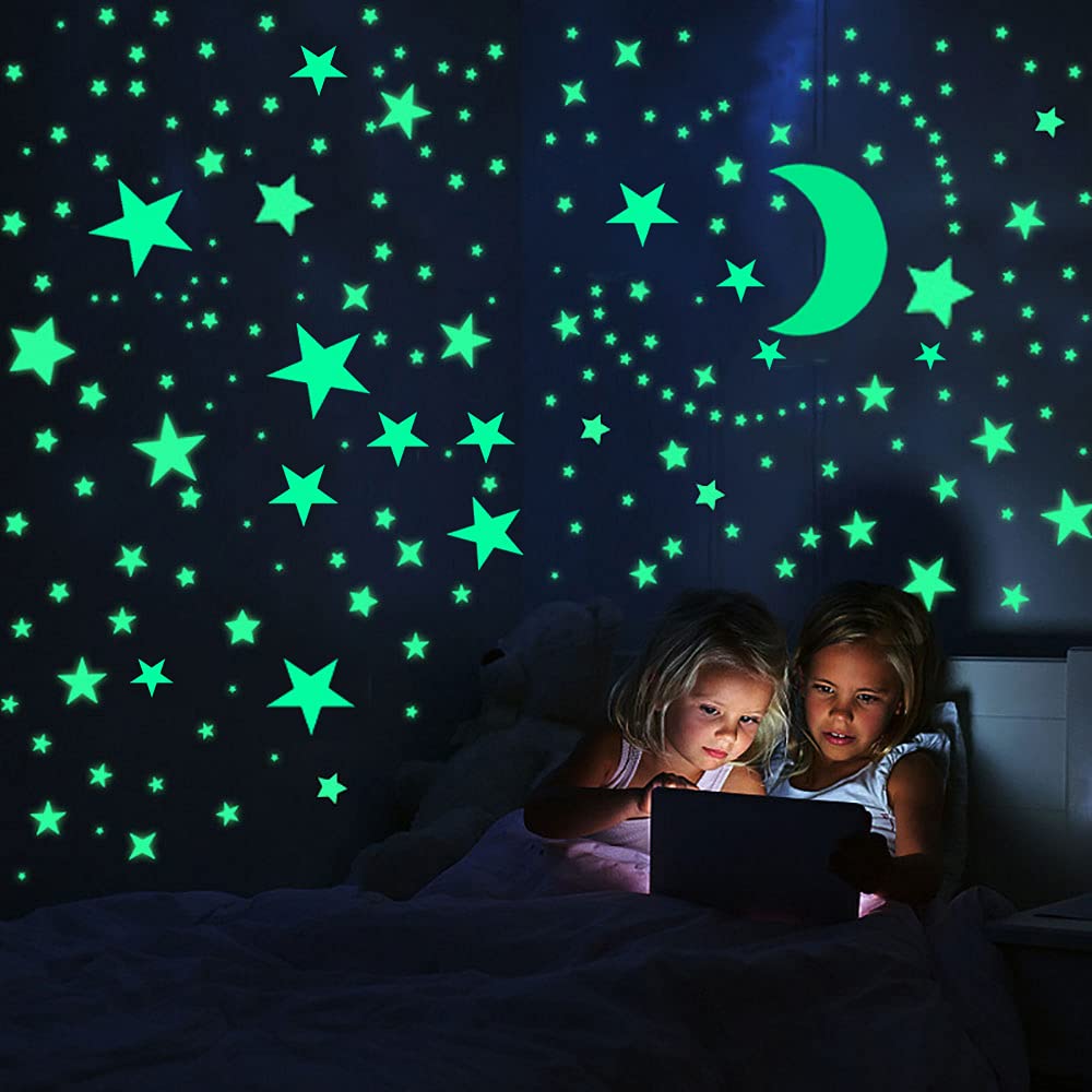 Étoiles phosphorescentes de plafond pour créer une nuit étoilée magique en chambre d'enfant