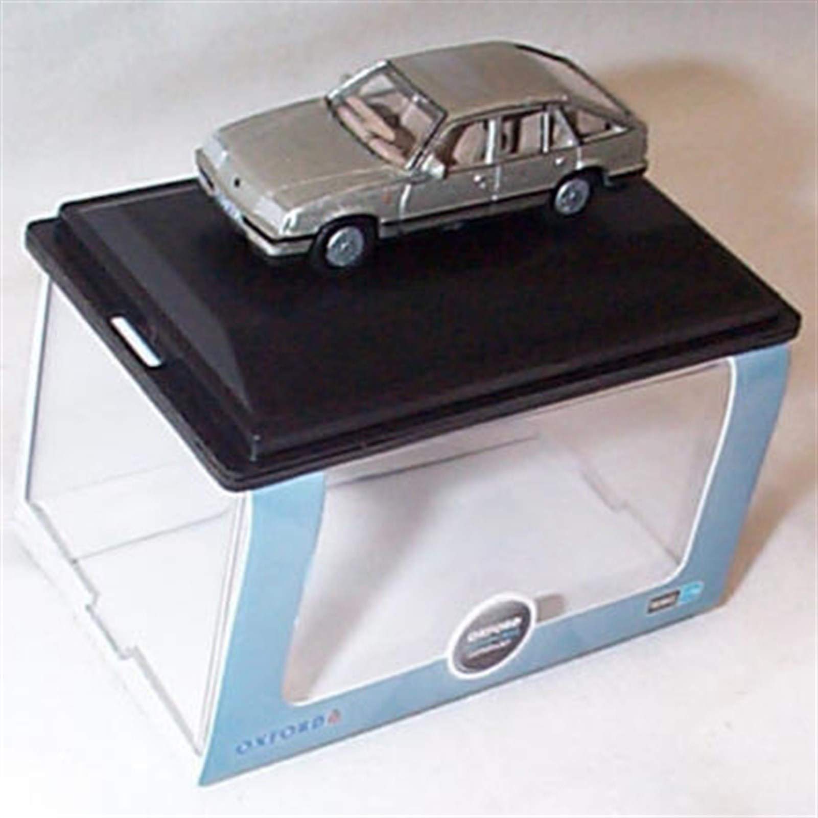 Oxford Vauxhall Cavalier Champagne Platinum vehicle 1:76 scale diecast model