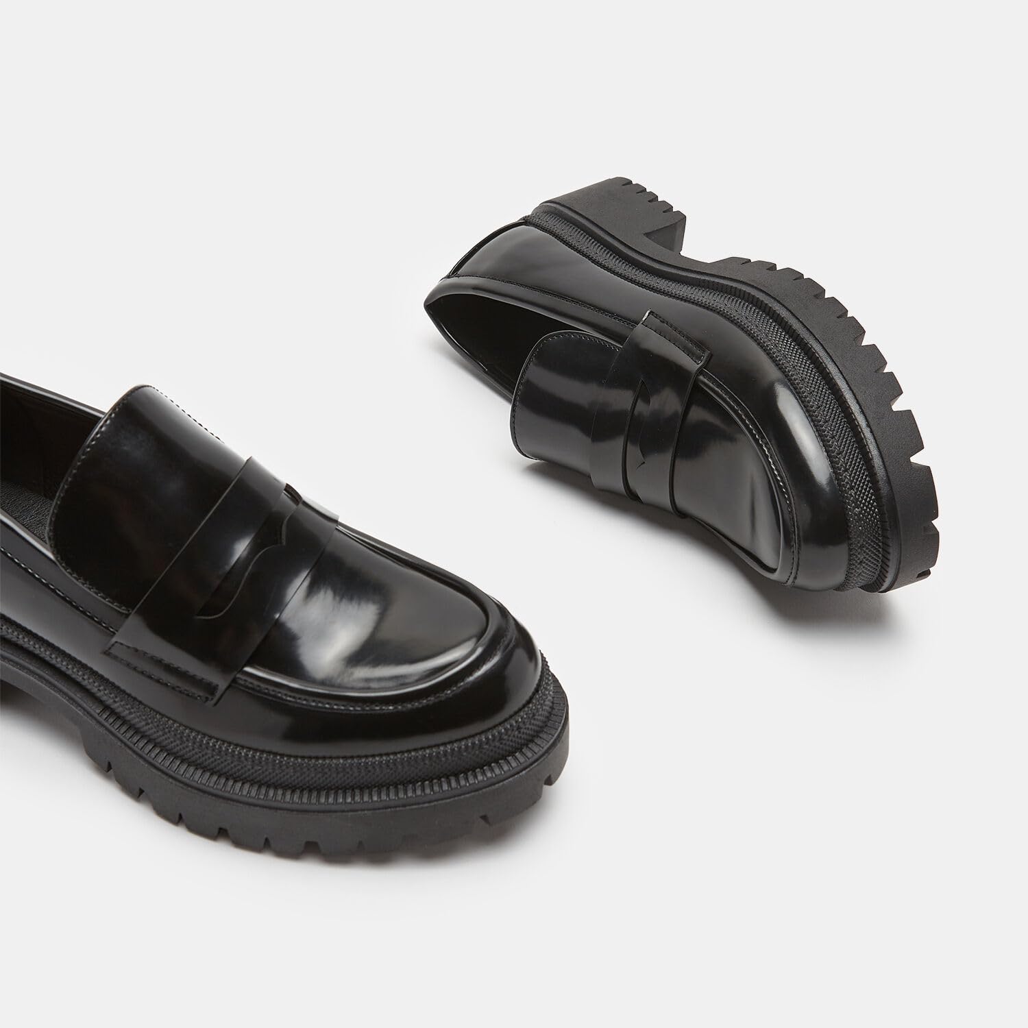 BATA Mocassini Donna con Suola Track Eleganti e Resistenti | Suola dentellata con tacco 4 cm, tomaia lucida, colore neutro, senza allacciature, design versatile